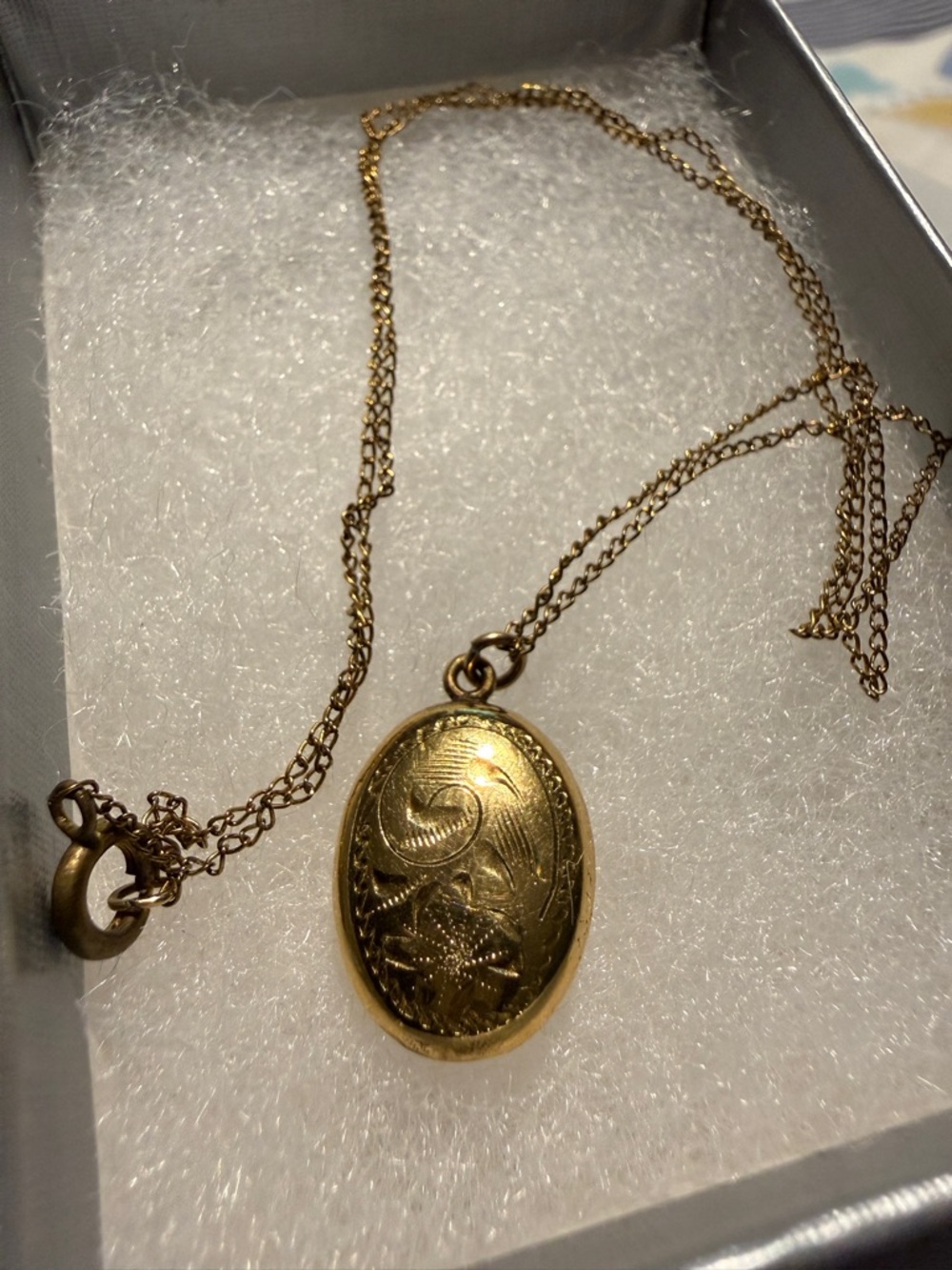 Gold Oval Engraved pendant Necklace - Women Jewelry
